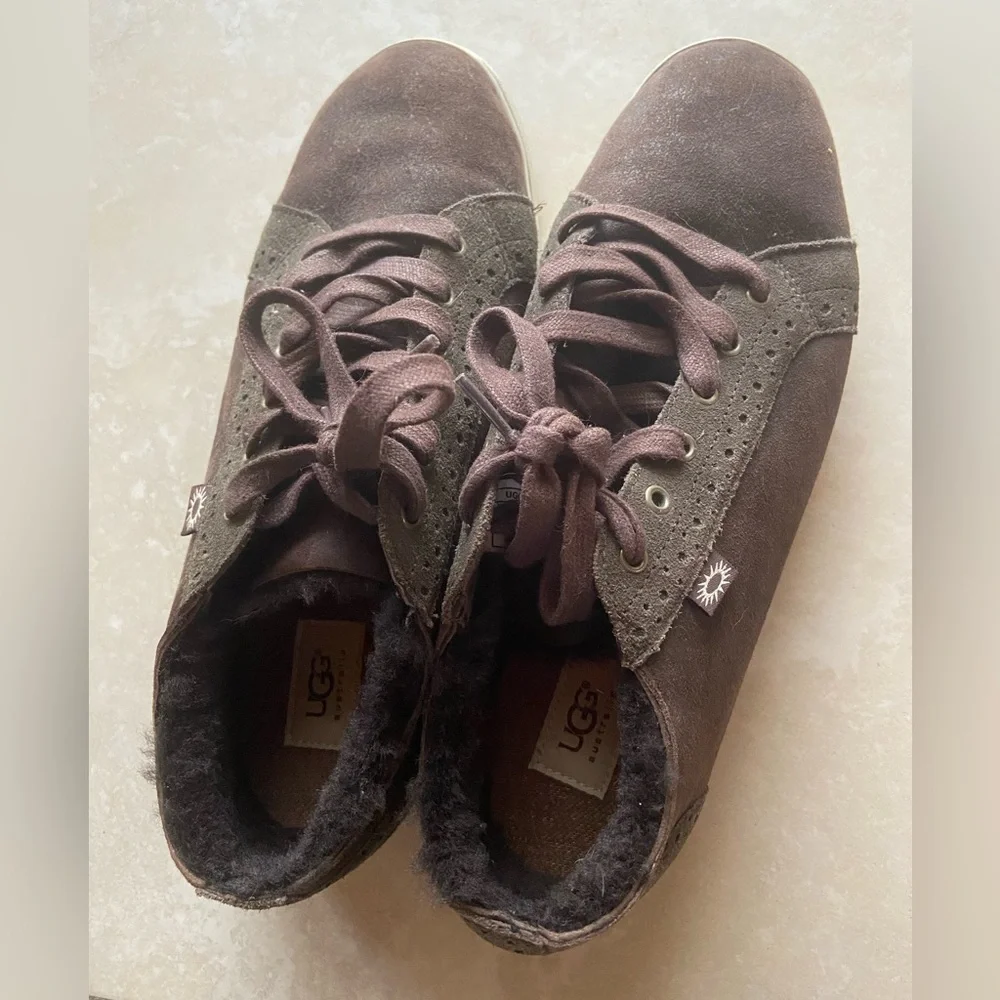 Men’s M Roxford brown converese like sneakers, size 11 with Sherpa inside